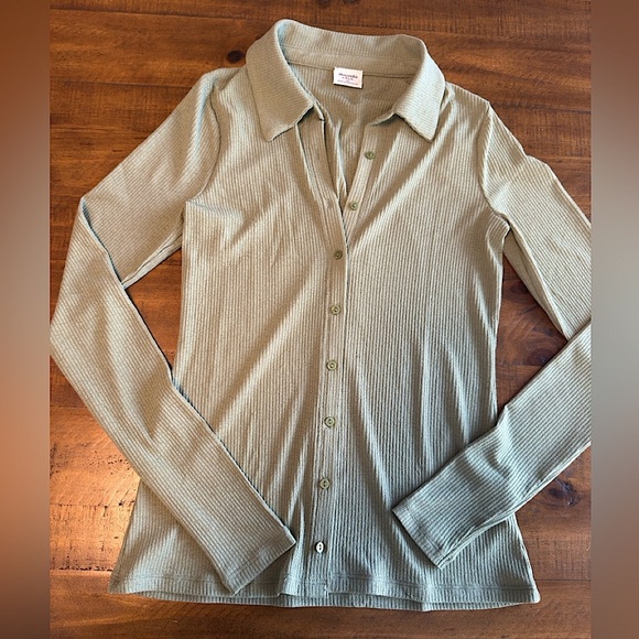 Green Button Top stretchy material blouse | Abercrombie & Fitch - Picture 1 of 4